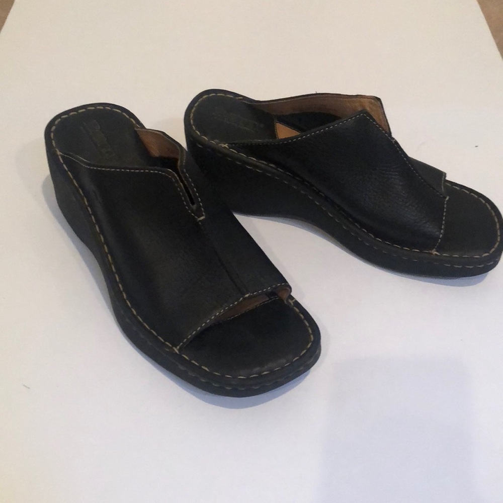 Born size 38 (7) black leather slides